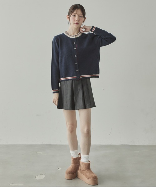 VIVID LADY(ビビッドレディー)の「ベルト付きフェイクレザープリーツミニスカート(スカート・レディース・ブラック・SMALL/MEDIUM)」の4枚目の写真