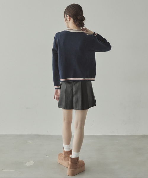 VIVID LADY(ビビッドレディー)の「ベルト付きフェイクレザープリーツミニスカート(スカート・レディース・ブラック・SMALL/MEDIUM)」の11枚目の写真