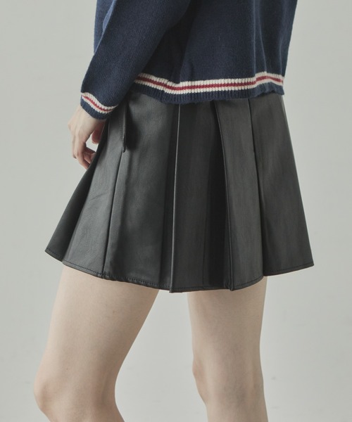 VIVID LADY(ビビッドレディー)の「ベルト付きフェイクレザープリーツミニスカート(スカート・レディース・ブラック・SMALL/MEDIUM)」の9枚目の写真