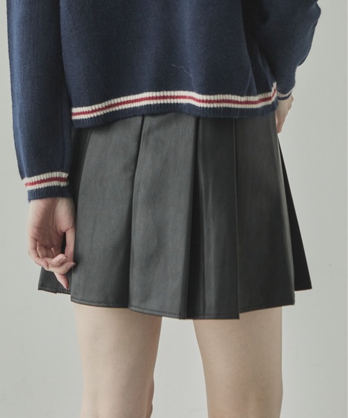 VIVID LADY(ビビッドレディー)の「ベルト付きフェイクレザープリーツミニスカート(スカート・レディース・ブラック・SMALL/MEDIUM)」の12枚目の写真