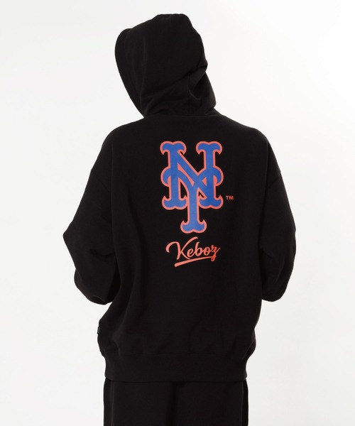 KEBOZ(ケボズ)の「KEBOZ × MLB NEW YORK METS LOGO SWEAT HOODIE(パーカー・メンズ・ブラック・M/L/XL)」の1枚目の写真