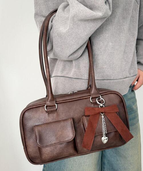 WEGO(ウィゴー)の「WEGO/チャーム付きスクエアボストンバッグ(ショルダーバッグ・レディース・ベージュ/ブラウン/ブラック/ライトベージュ/ワイン・FREE)」の16枚目の写真