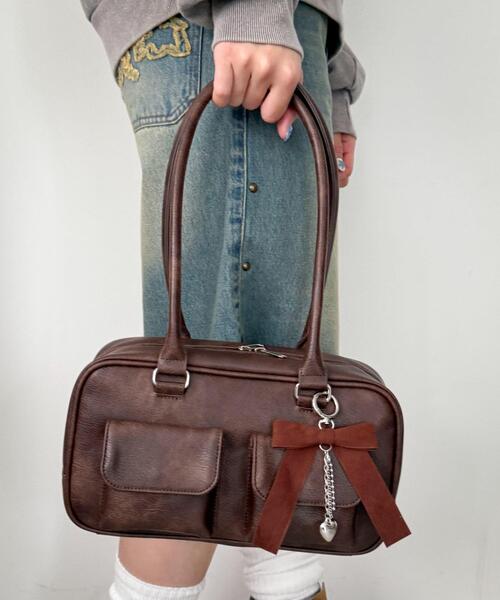 WEGO(ウィゴー)の「WEGO/チャーム付きスクエアボストンバッグ(ショルダーバッグ・レディース・ベージュ/ブラウン/ブラック/ライトベージュ/ワイン・FREE)」の15枚目の写真