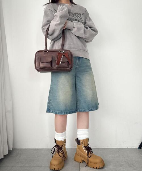 WEGO(ウィゴー)の「WEGO/チャーム付きスクエアボストンバッグ(ショルダーバッグ・レディース・ベージュ/ブラウン/ブラック/ライトベージュ/ワイン・FREE)」の13枚目の写真