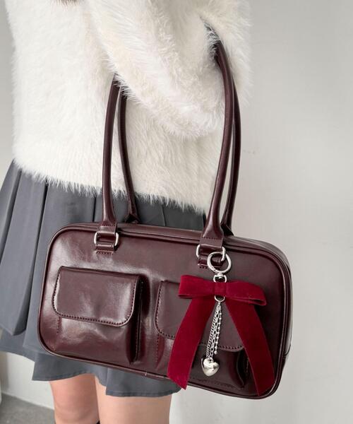 WEGO(ウィゴー)の「WEGO/チャーム付きスクエアボストンバッグ(ショルダーバッグ・レディース・ベージュ/ブラウン/ブラック/ライトベージュ/ワイン・FREE)」の12枚目の写真