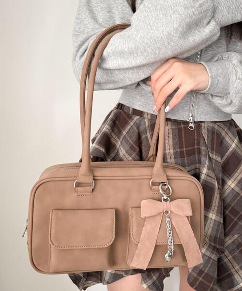 WEGO(ウィゴー)の「WEGO/チャーム付きスクエアボストンバッグ(ショルダーバッグ・レディース・ベージュ/ブラウン/ブラック/ライトベージュ/ワイン・FREE)」の22枚目の写真
