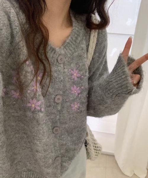 mebole(メボレ)の「フラワー刺繍カーディガン(カーディガン/ボレロ・レディース・ダークグレー/オートミール/ライトグレー・FREE)」の4枚目の写真