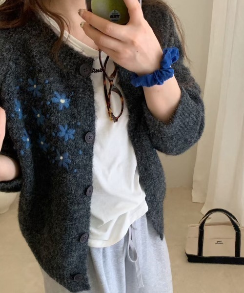 mebole(メボレ)の「フラワー刺繍カーディガン(カーディガン/ボレロ・レディース・ダークグレー/オートミール/ライトグレー・FREE)」の5枚目の写真
