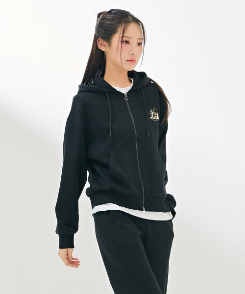 CHASECULT（チェイスカルト）の「レディースポイント刺繍フードジップアップ-DARG4361B03（パーカー・レディース・ブラック・90/85）」の4枚目の写真