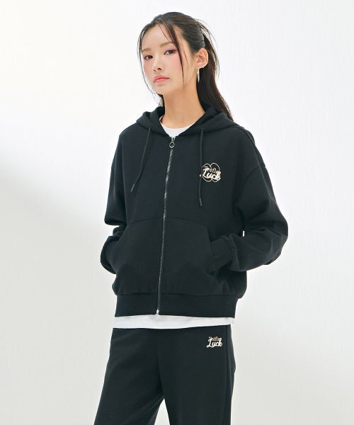 CHASECULT（チェイスカルト）の「レディースポイント刺繍フードジップアップ-DARG4361B03（パーカー・レディース・ブラック・90/85）」の5枚目の写真