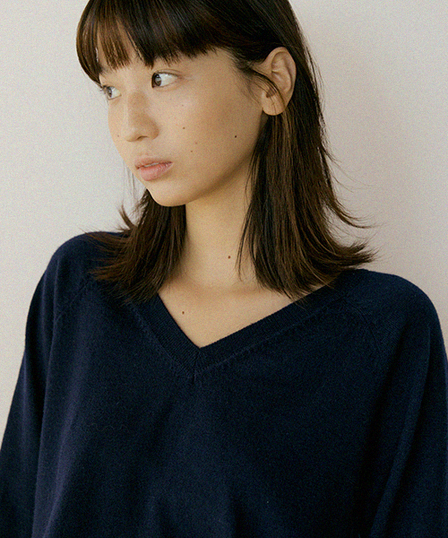 LINGSEOUL(リングソウル)の「merino wool V-neck knit top-navy(ニット/セーター・レディース・その他・FREE)」の5枚目の写真