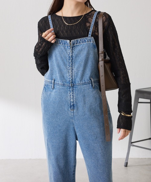 COLLAGE GALLARDAGALANTE（コラージュガリャルダガランテ）の「Q.anos/フレアデニムロンパース（サロペット/オーバーオール・レディース・ブルー/ブラック・FREE）」の4枚目の写真