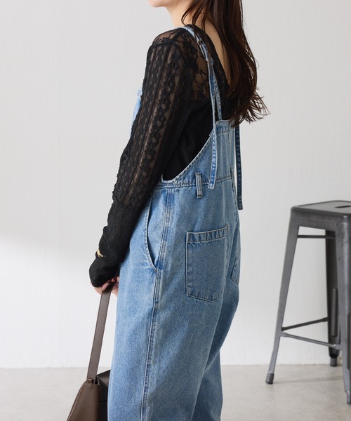 COLLAGE GALLARDAGALANTE（コラージュガリャルダガランテ）の「Q.anos/フレアデニムロンパース（サロペット/オーバーオール・レディース・ブルー/ブラック・FREE）」の5枚目の写真