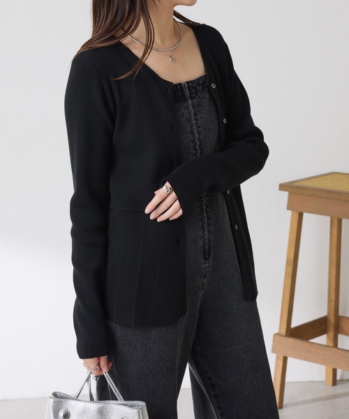 COLLAGE GALLARDAGALANTE（コラージュガリャルダガランテ）の「Q.anos/フレアデニムロンパース（サロペット/オーバーオール・レディース・ブルー/ブラック・FREE）」の15枚目の写真