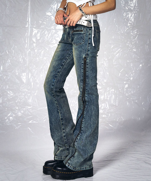 SCHISM INDUCING(スキズムインデューシング)の「ZIPPER FLARED JEANS BLUE(デニムパンツ・レディース・その他・SMALL/MEDIUM)」の1枚目の写真