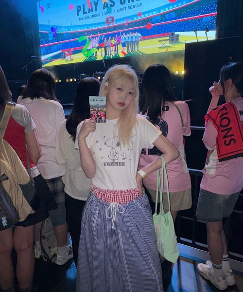 LADY VOLUME(レディーボリューム)の「フレンズスヌーピーTシャツ (アイボリー)(Tシャツ/カットソー・レディース・その他・SMALL/MEDIUM)」の9枚目の写真
