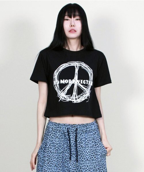DEMARC(ドゥマーク)の「ピースグラフィッククロップ半袖Tシャツブラック(Tシャツ/カットソー・レディース・その他・LARGE)」の8枚目の写真