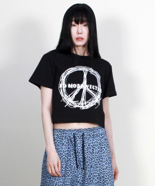 DEMARC(ドゥマーク)の「ピースグラフィッククロップ半袖Tシャツブラック(Tシャツ/カットソー・レディース・その他・LARGE)」の6枚目の写真