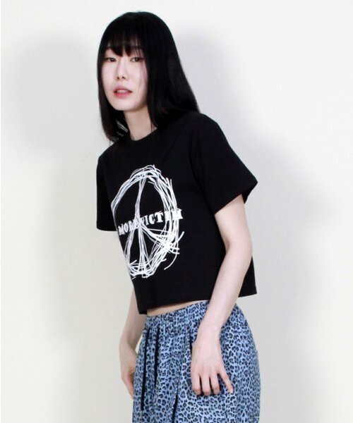 DEMARC(ドゥマーク)の「ピースグラフィッククロップ半袖Tシャツブラック(Tシャツ/カットソー・レディース・その他・LARGE)」の3枚目の写真