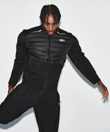 BORN TO WIN（ボーントゥウィン）の「BRN HYBRID PADDED MUSCLE FIT JACKET [BLACK]（ジャージ）」