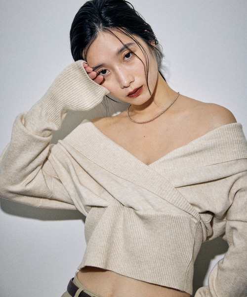 HANNE(アン)の「クロスネックニット(ニット/セーター・レディース・グレー/ベージュ・FREE)」の3枚目の写真