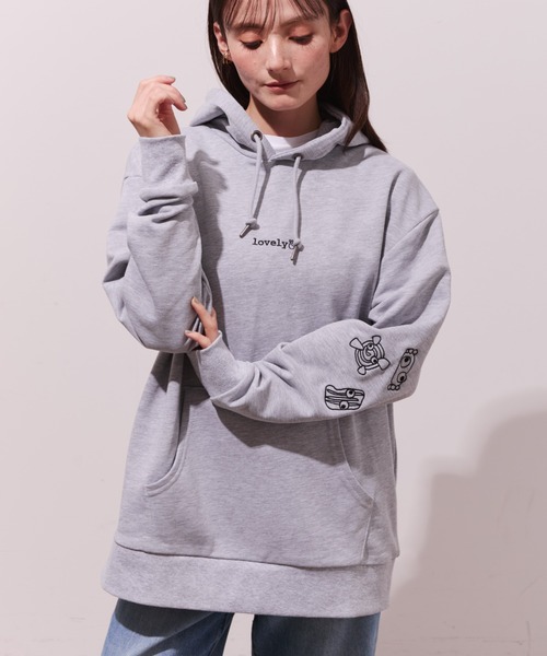 Lipoy(リポイ)の「ニンジンくん lovely 袖モノトーン刺繍入り オーバーサイズ ユニセックス フーディー(パーカー・レディース・グレー/ブラック・L/M)」の20枚目の写真
