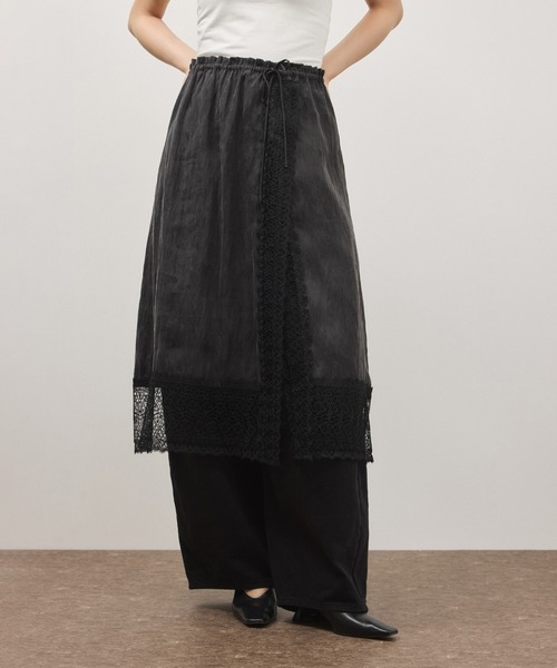 ADAM ET ROPE'（アダムエロペ）の「【サステナブル】レースワンピーススカート（スカート・レディース・ブラック/ホワイト・FREE）」の2枚目の写真