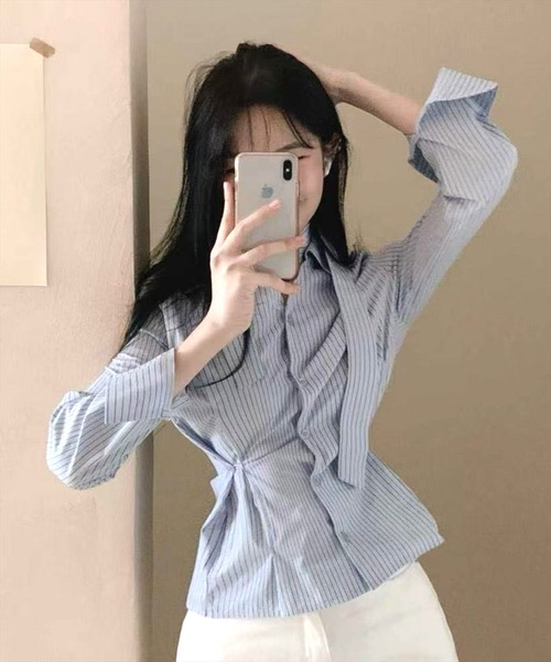 STAY MOTION（ステイモーション）の「【WEB限定】チョーカー付きウエストマークストライプ柄シャツ［韓国ファッション カジュアル］≪新作≫（シャツ/ブラウス・レディース・ピンク/ブルー/オフホワイト・F）」の4枚目の写真