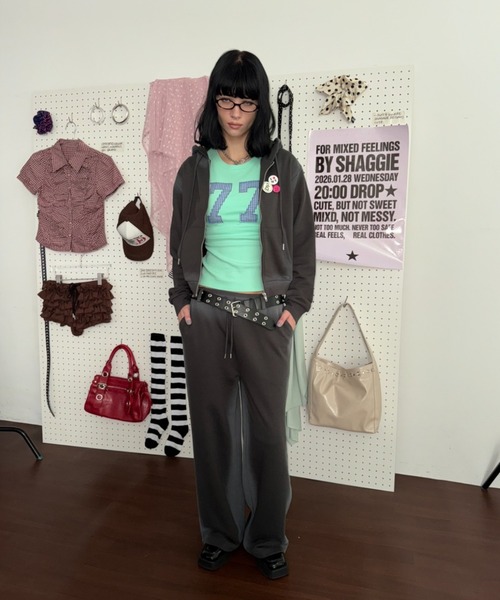 SHAGGIE(シャギー)の「フェードスプレーワイドスウェットパンツ(セットアップ)(スウェットパンツ・レディース・グレー/チャコールグレー/イエロー・MEDIUM/SMALL)」の14枚目の写真