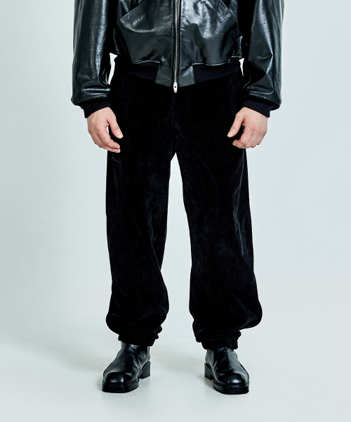 51%(フィフティーワンパーセント)の「Triangle sweatpants - Black(スウェットパンツ・メンズ・その他・L/M)」の1枚目の写真