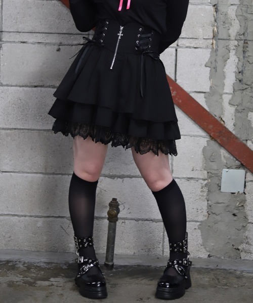 NIBBLE POISON（ニブルポイズン）の「クロスチャームフリルミニスカート（スカート・レディース・ブラック/レッド/ネイビー・MEDIUM）」の7枚目の写真