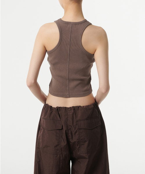 MUSINSA STANDARD WOMAN（ムシンサスタンダードウーマン）の「ウィメンズリブドピグメントレーサーバックタンクトップ[ブラウン]（Tシャツ/カットソー・レディース・その他・LARGE/MEDIUM/SMALL/X-SMALL）」の3枚目の写真