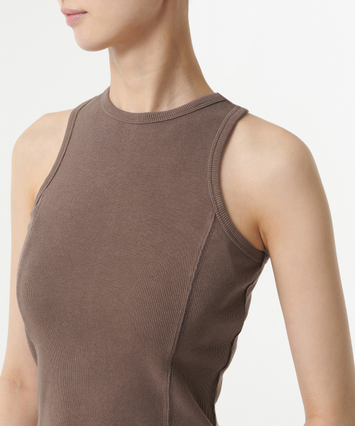 MUSINSA STANDARD WOMAN（ムシンサスタンダードウーマン）の「ウィメンズリブドピグメントレーサーバックタンクトップ[ブラウン]（Tシャツ/カットソー・レディース・その他・LARGE/MEDIUM/SMALL/X-SMALL）」の4枚目の写真