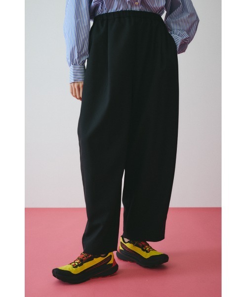 HeRIN.CYE（ヘリンドットサイ）の「Cocoon tuck pants　　コクーンタックパンツ（その他パンツ・レディース・ブラウン/ブラック/オフホワイト・38/36）」の3枚目の写真