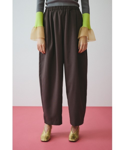 HeRIN.CYE（ヘリンドットサイ）の「Cocoon tuck pants　　コクーンタックパンツ（その他パンツ・レディース・ブラウン/ブラック/オフホワイト・38/36）」の12枚目の写真