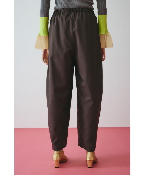 HeRIN.CYE（ヘリンドットサイ）の「Cocoon tuck pants　　コクーンタックパンツ（その他パンツ・レディース・ブラウン/ブラック/オフホワイト・38/36）」の14枚目の写真