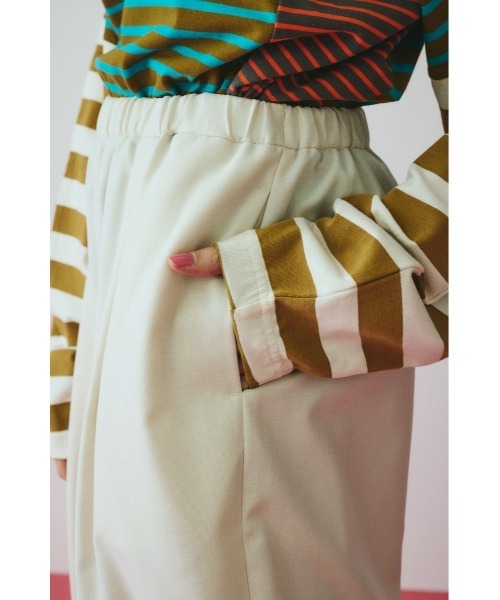 HeRIN.CYE（ヘリンドットサイ）の「Cocoon tuck pants　　コクーンタックパンツ（その他パンツ・レディース・ブラウン/ブラック/オフホワイト・38/36）」の20枚目の写真