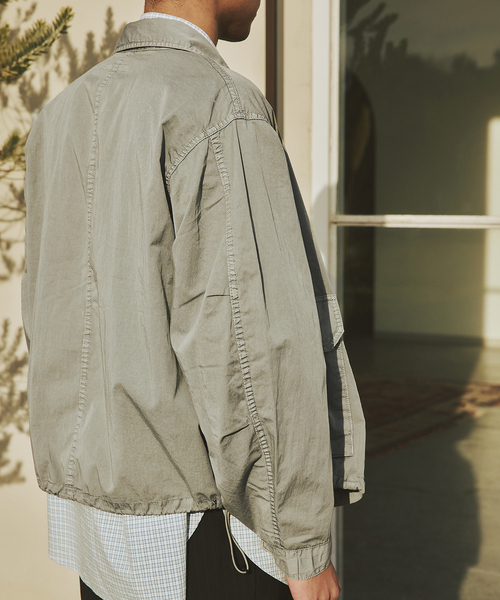 JOURNAL STANDARD（ジャーナルスタンダード）の「M-BDU ガーメント ダイ ショート ブルゾン（ミリタリージャケット・メンズ・ブルー系その他/ブラック系その他/ダークグリーン・MEDIUM/LARGE）」の4枚目の写真