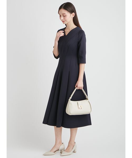 CELFORD(セルフォード)の「【洗える】ツイストポンチワンピース(ワンピース・レディース・ネイビー/ライトピンク/オフホワイト・36/38)」の7枚目の写真