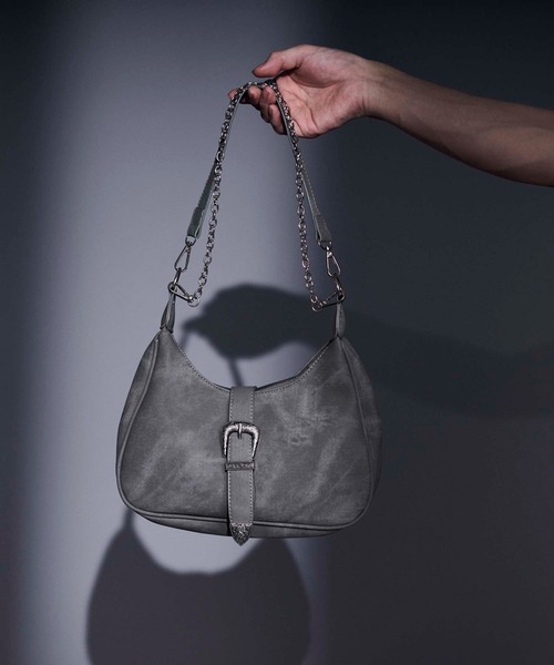 Ellno Loset(エルノロゼット)の「2way chain halfmoon bag(ショルダーバッグ・メンズ・グレー・FREE)」の1枚目の写真
