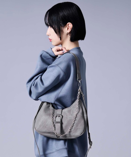 Ellno Loset(エルノロゼット)の「2way chain halfmoon bag(ショルダーバッグ・メンズ・グレー・FREE)」の6枚目の写真