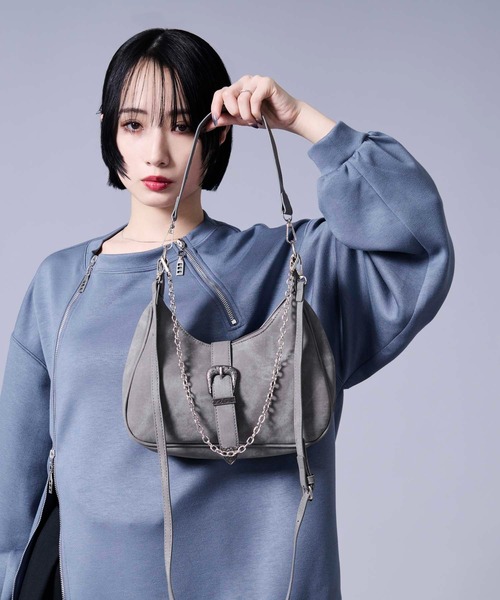 Ellno Loset(エルノロゼット)の「2way chain halfmoon bag(ショルダーバッグ・メンズ・グレー・FREE)」の7枚目の写真