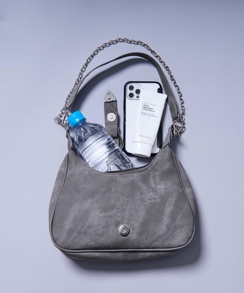 Ellno Loset(エルノロゼット)の「2way chain halfmoon bag(ショルダーバッグ・メンズ・グレー・FREE)」の2枚目の写真
