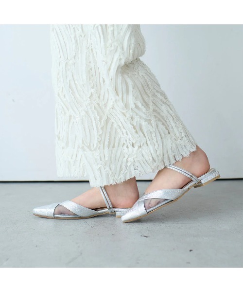 carino(カリーノ)の「【2WAY】バックベルトサンダルパンプス(パンプス・レディース・ダークブラウン/ベージュ系その他5/ブラック/シルバー・LL/L/M/S)」の4枚目の写真