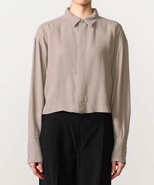 UNFIL（アンフィル）の「UNFIL | レーヨンギャバジン クロップドシャツ WOMEN（シャツ/ブラウス・レディース・ベージュ系その他/ブラック系その他・0）」の9枚目の写真