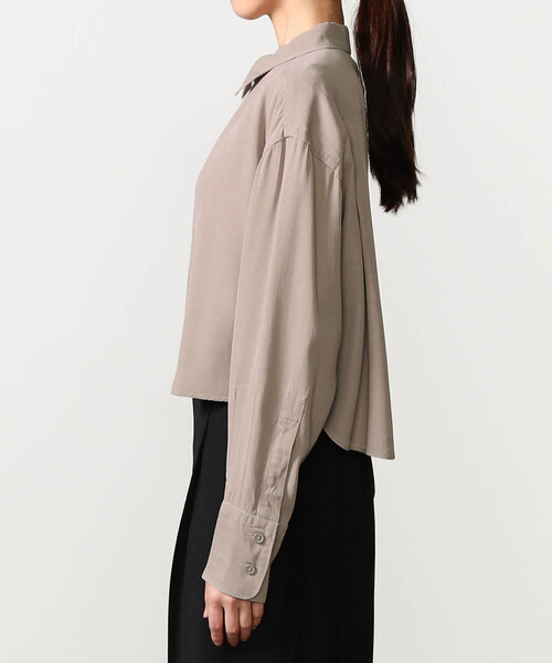 UNFIL（アンフィル）の「UNFIL | レーヨンギャバジン クロップドシャツ WOMEN（シャツ/ブラウス・レディース・ベージュ系その他/ブラック系その他・0）」の10枚目の写真