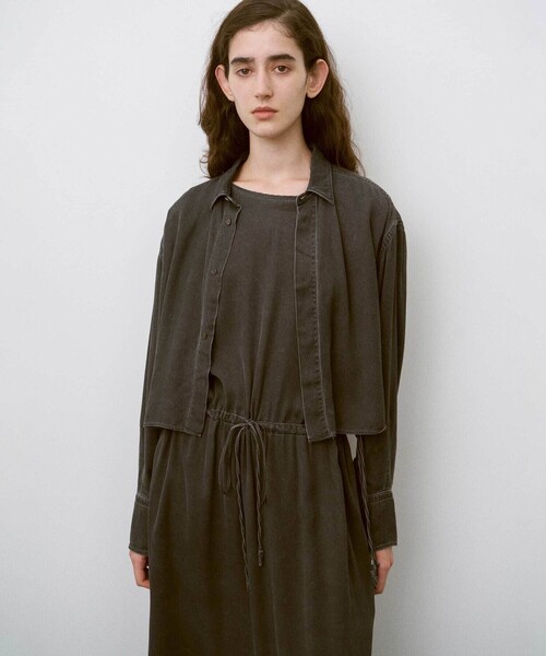 UNFIL（アンフィル）の「UNFIL | レーヨンギャバジン クロップドシャツ WOMEN（シャツ/ブラウス・レディース・ベージュ系その他/ブラック系その他・0）」の13枚目の写真