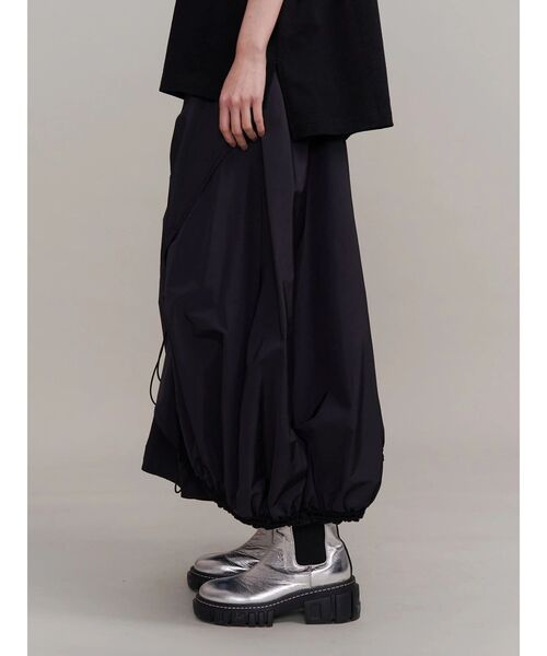 UN3D.(アンスリード)の「WAVE DRAWSTRING FLARE SK / ウェーブドローストリングフレアスカート(スカート・レディース・ブラック/ベージュ/ネイビー・38/36)」の8枚目の写真
