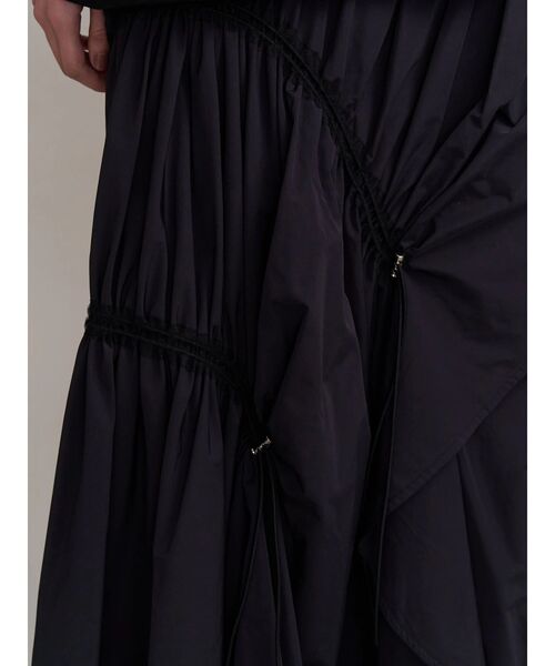 UN3D.(アンスリード)の「WAVE DRAWSTRING FLARE SK / ウェーブドローストリングフレアスカート(スカート・レディース・ブラック/ベージュ/ネイビー・38/36)」の10枚目の写真