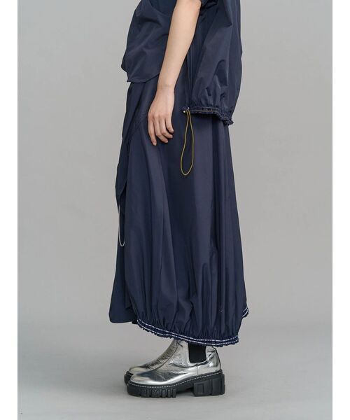 UN3D.(アンスリード)の「WAVE DRAWSTRING FLARE SK / ウェーブドローストリングフレアスカート(スカート・レディース・ブラック/ベージュ/ネイビー・38/36)」の15枚目の写真